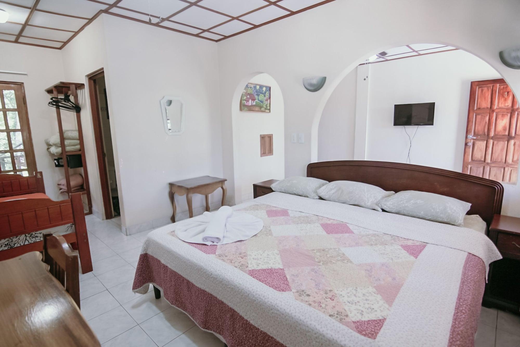 Hotel Tres Banderas マヌエル・アントニオ エクステリア 写真